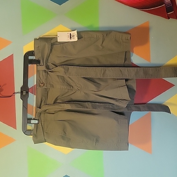 A New Day Women's Olive Color Tie Belt Shorts Size 14 - Picture 1 of 11
